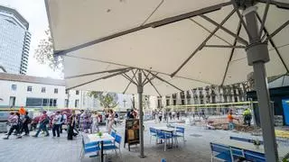 El nuevo mobiliario de las terrazas de la Rambla ya puede verse, es de color crema e incorporará jardineras