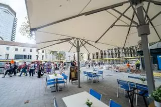 Así son las nuevas mesas, sillas y sombrillas de las terrazas de la Rambla