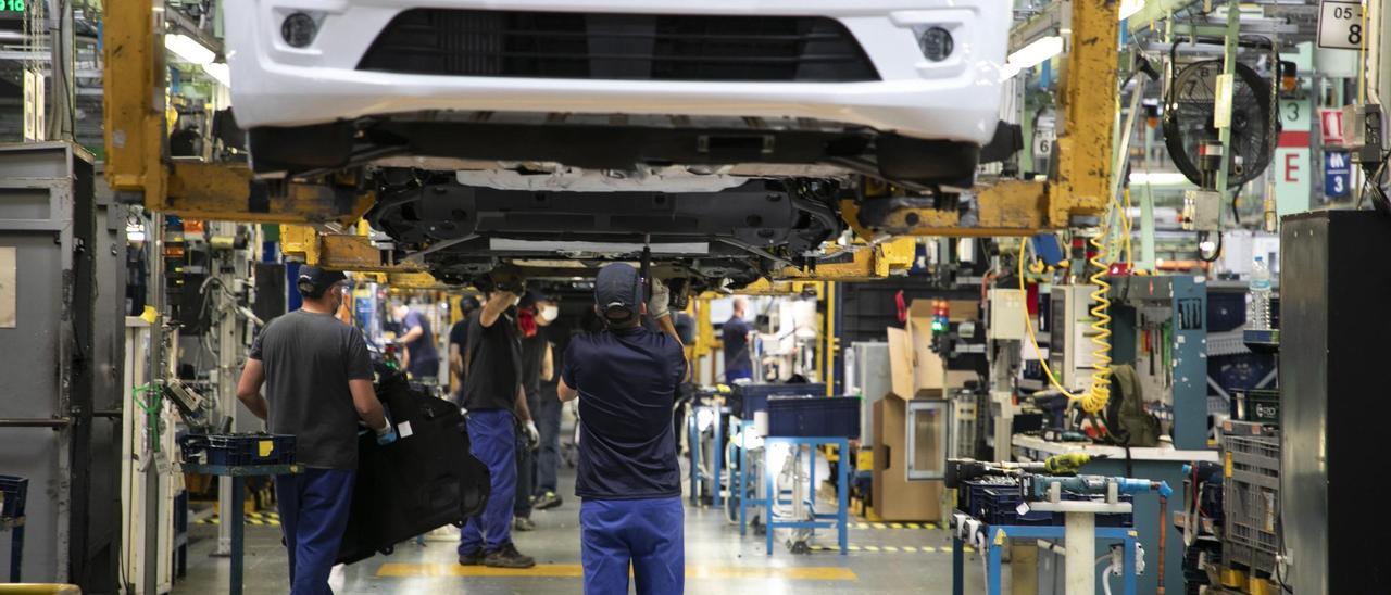 Fabricación de vehículos en Ford Almussafes, en una imagen de archivo.