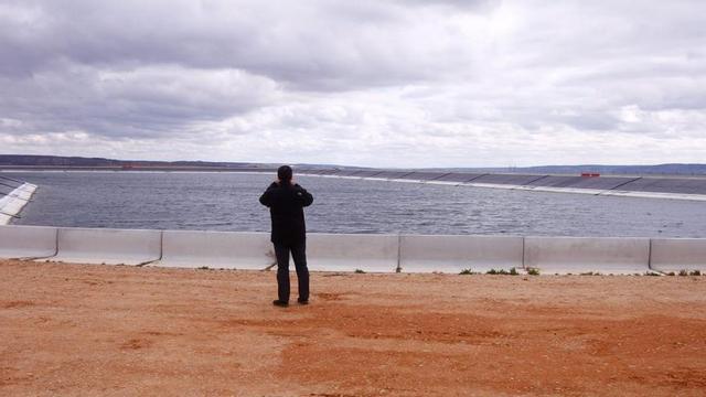 Vista de una balsa de agua perteneciente al regadío del Canal Toro-Zamora.