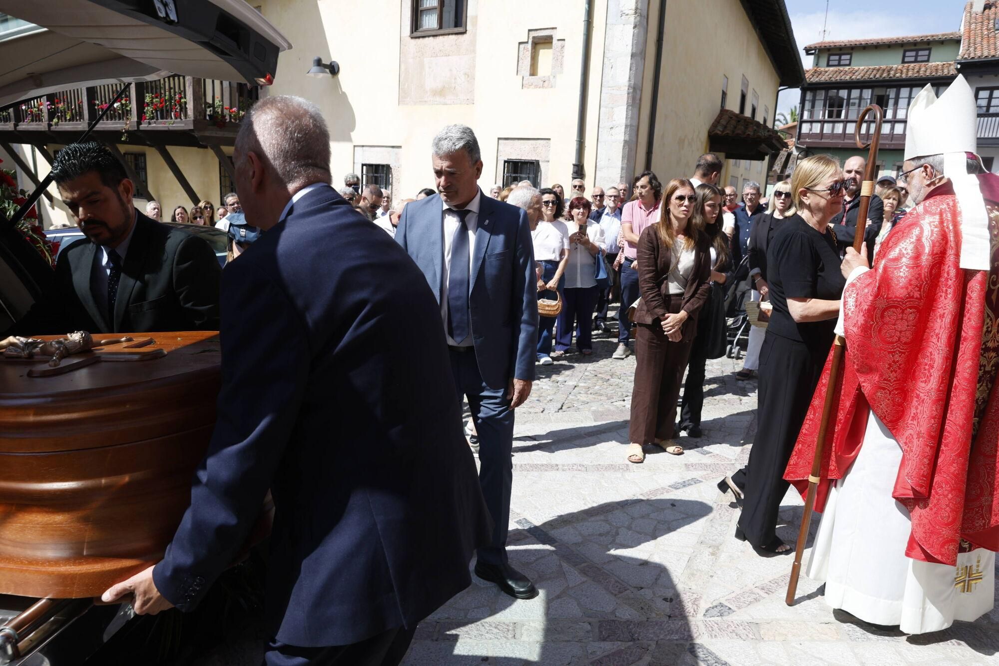 Las imágenes del funeral de Antonio Trevín en la basílica de Llanes.
