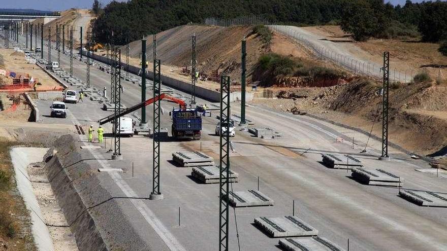 Obras de la futura estación del AVE en Otero de Sanabria.