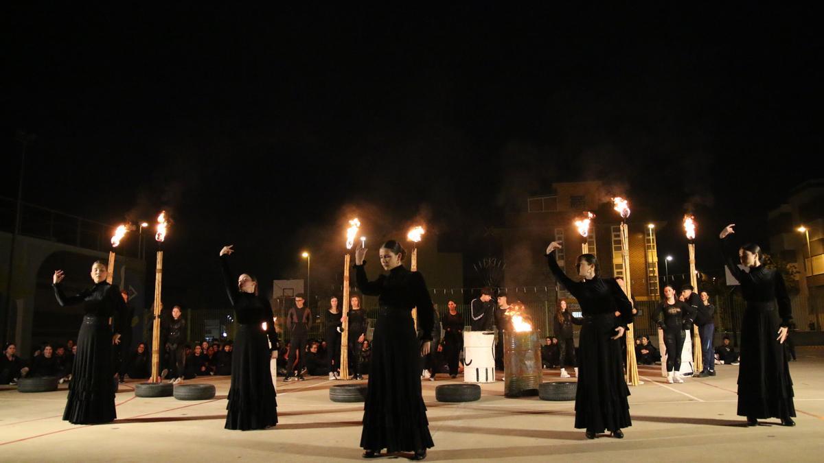 Homenaje solidario a los jóvenes voluntarios de la dana en el IES Llombai de Burriana