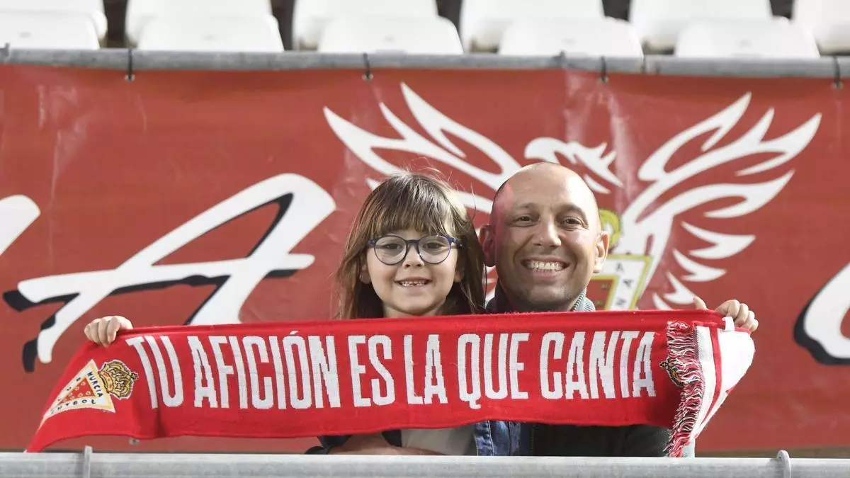 El Real Murcia se empeña en seguir jugando con fuego