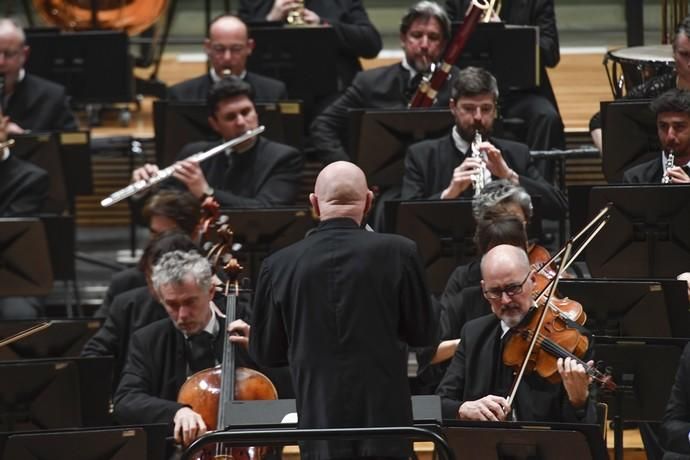 08-02-20 GENTE Y CULTURA. AUDITORIO ALFREDO KRAUS. LAS PALMAS DE GRAN CANARIA. Clausura del 36 Festival de Música de Canarias. Christoph Eschenbach dirige a la Orquesta de París con el joven violinista sueco Daniel Lozakovich.    Fotos: Juan Castro.  | 08/02/2020 | Fotógrafo: Juan Carlos Castro