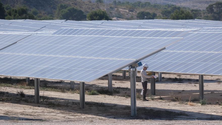 Agost delimita las zonas en las que se pueden instalar plantas solares