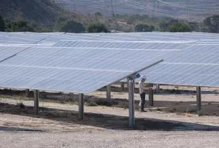 Agost delimita las zonas en las que se pueden instalar plantas solares