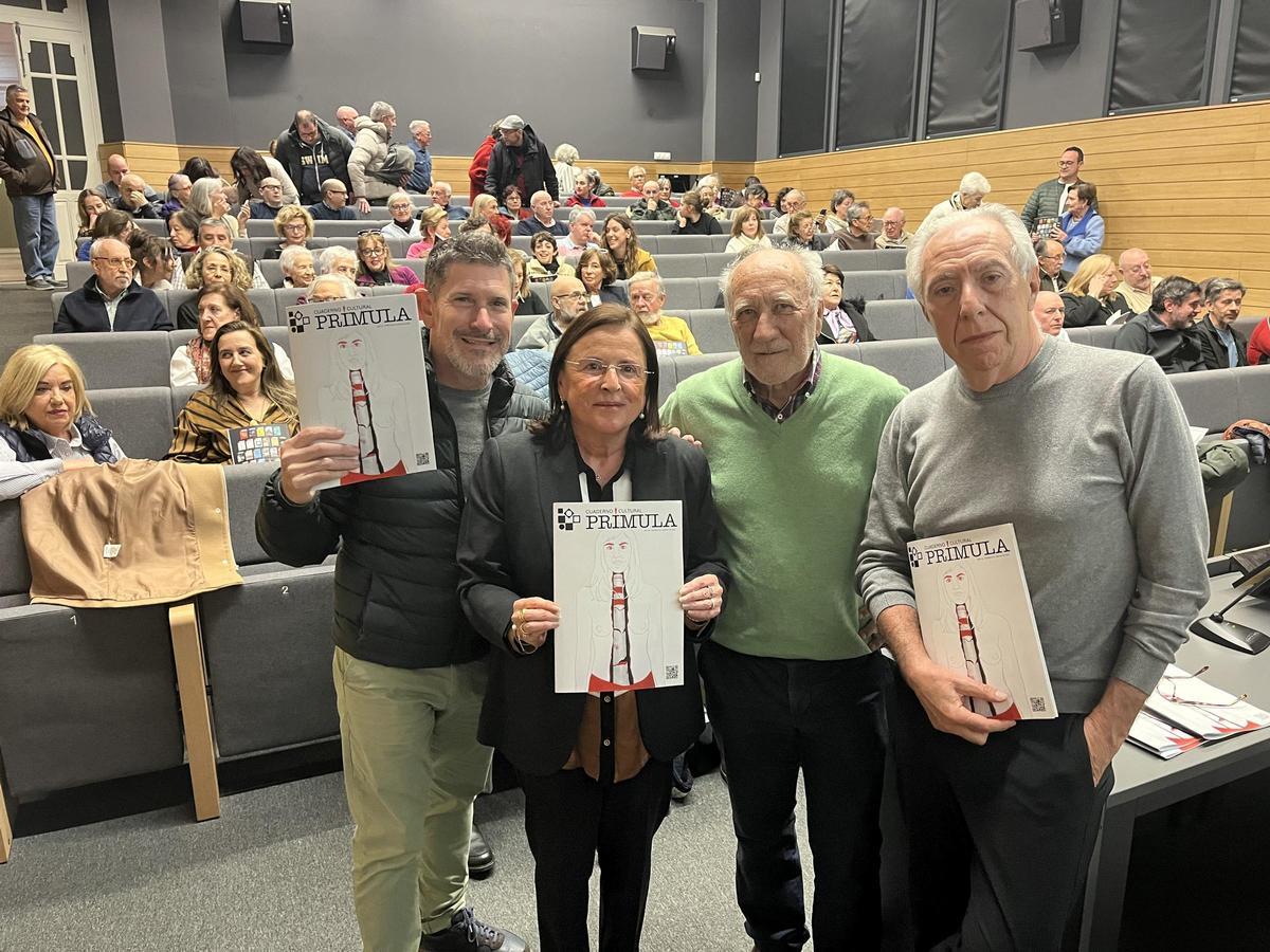 Por la izquierda, Ariel Michelena, Aurora Rodríguez, Manuel Sieres y Gonzalo Acebal, esta tarde, en la Escuela de Comercio.