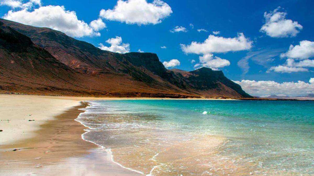 Vista de la Playa Bajo El Risco de Famara.