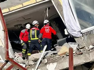 Los tres bomberos de Córdoba en Turquía hallan los primeros indicios de vida entre las ruinas