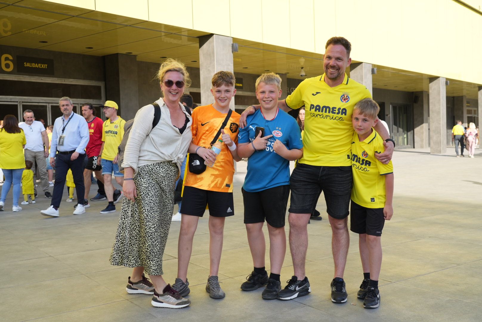 La afición del Villarreal en el partido contra el Espanyol en La Cerámica