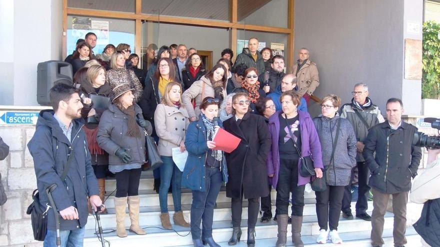 Lectura del manifiesto en la escalera del Ayuntamiento