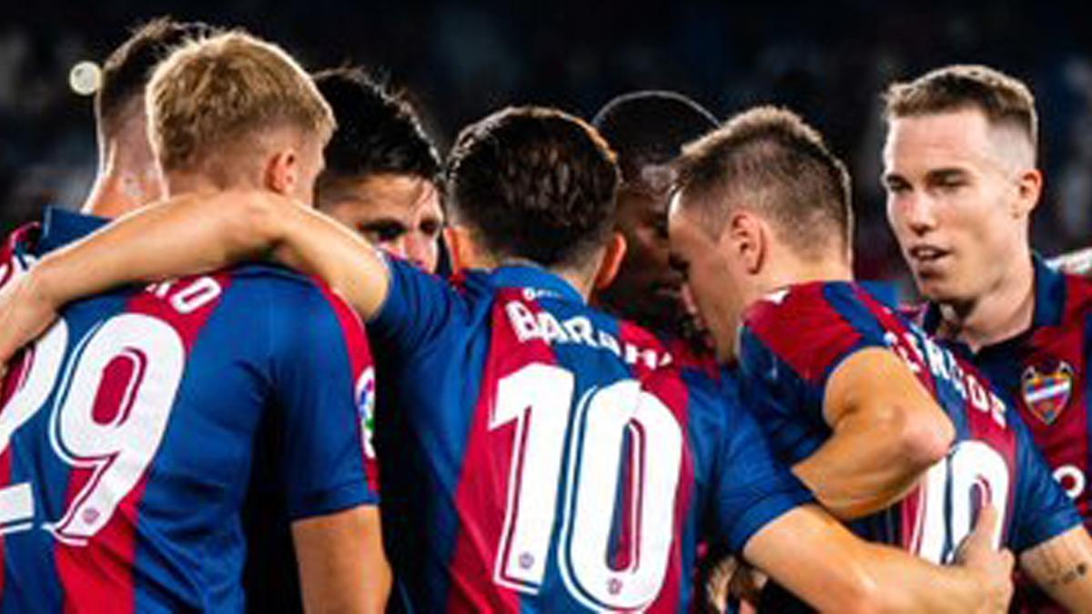 Los jugadores del Levante UD, celebrando un gol