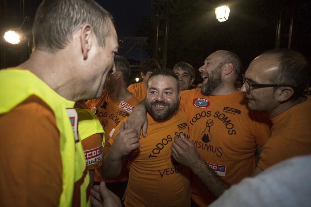 Multitudinaria manifestación en Langreo contra el cierre de Vesuvius