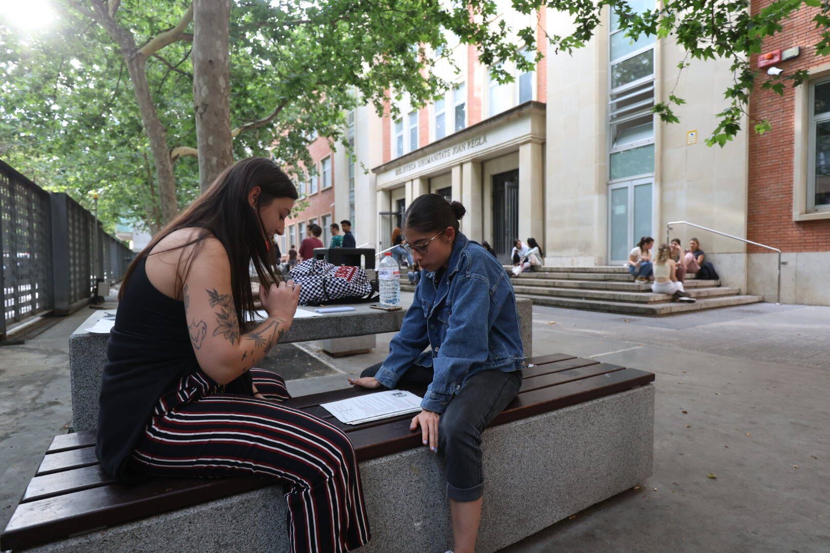 Así se viven las horas previas a la PAU en las bibliotecas