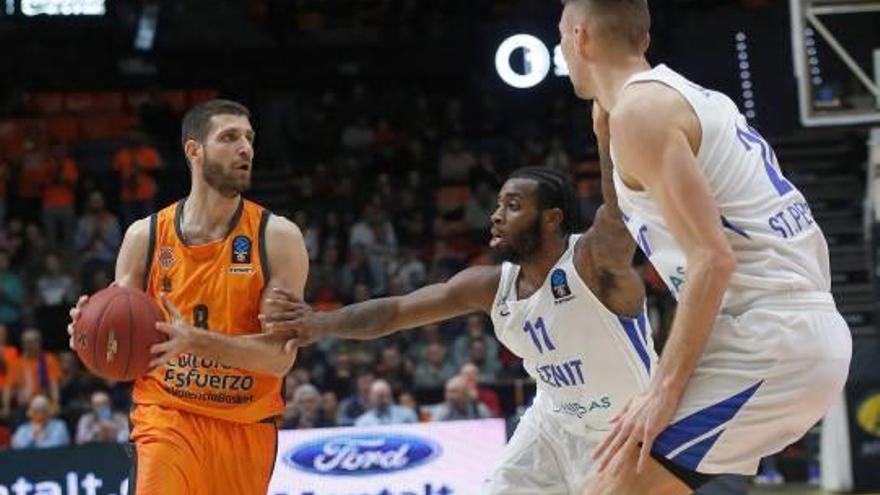 Diot controla la pelota durante el partido del martes ante el Zenith.