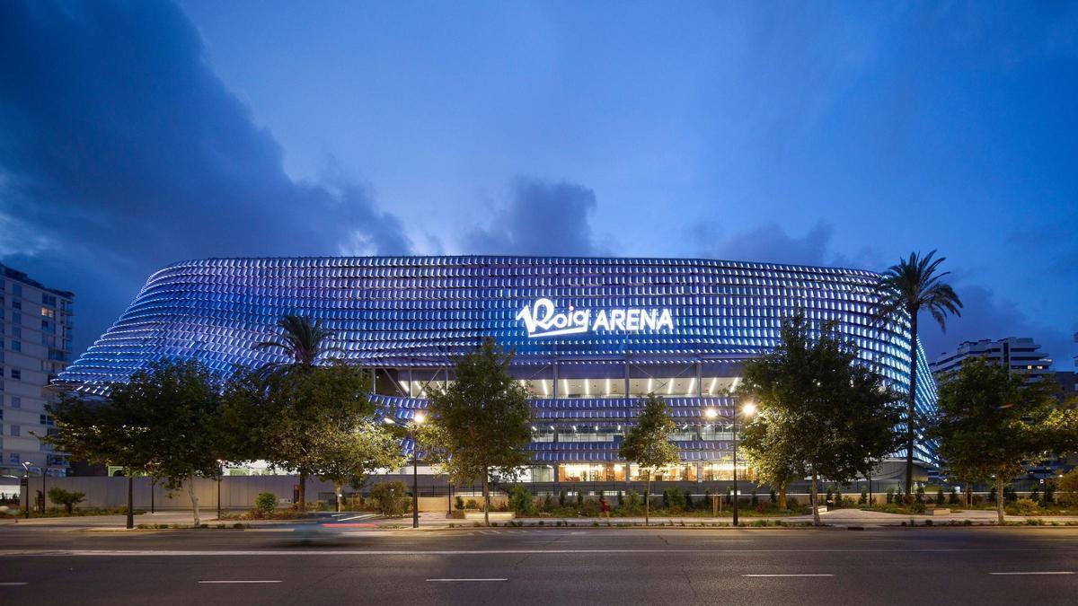 El Roig Arena iluminado de noche