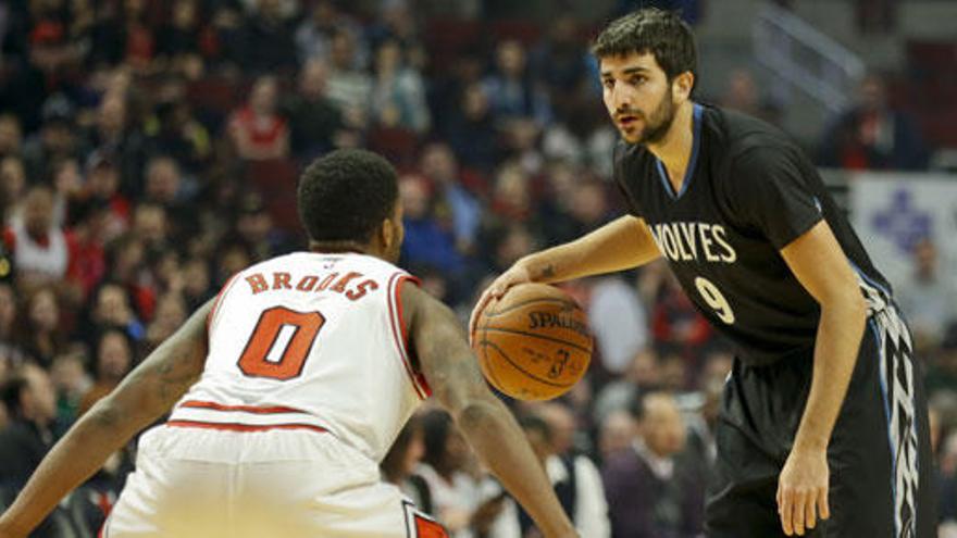 Un brillante Ricky Rubio no puede con los Bulls.