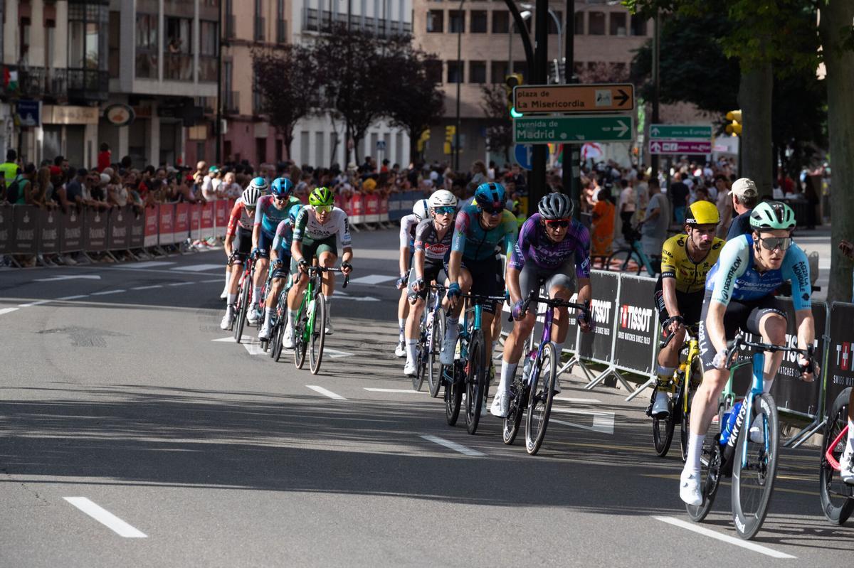 En imágenes | Así se ha vivido la llegada de La Vuelta a Zaragoza