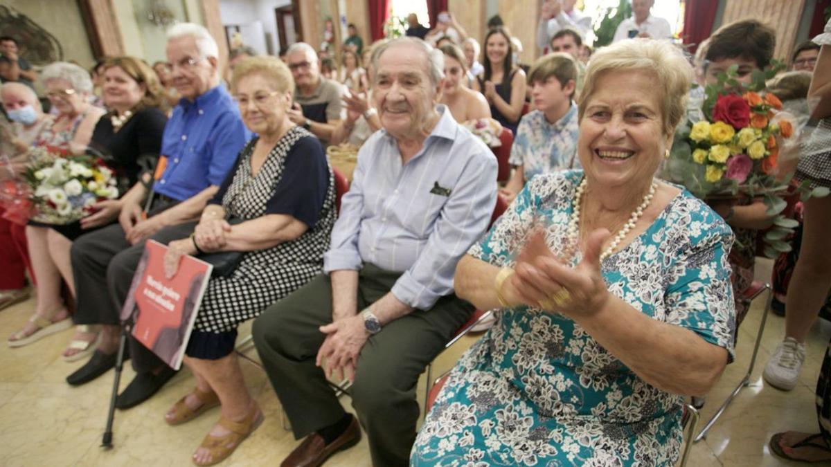 Los mayores en la presentación de la campaña ‘Murcia quiere a sus abuelos’. | JUAN CARLOS CAVAL