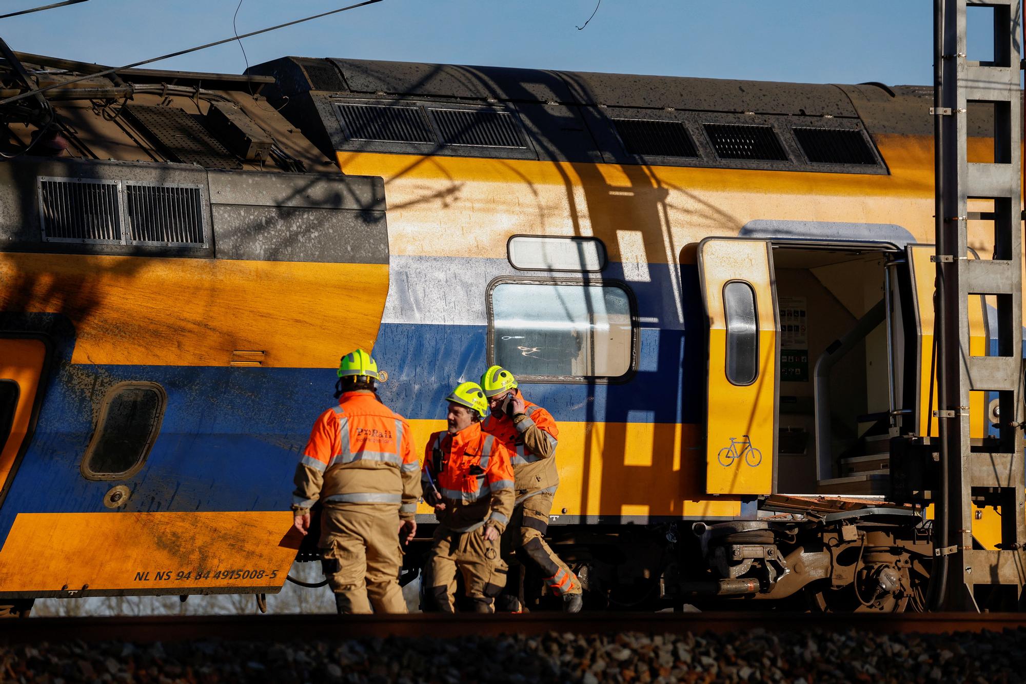 El descarrilament d'un tren a Països Baixos, en imatges