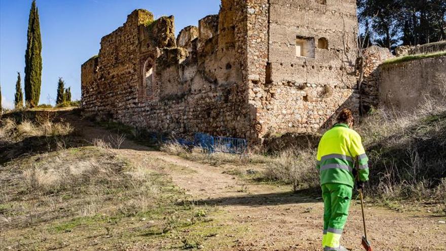 Alertan del deterioro de las dos ermitas de la Alcazaba