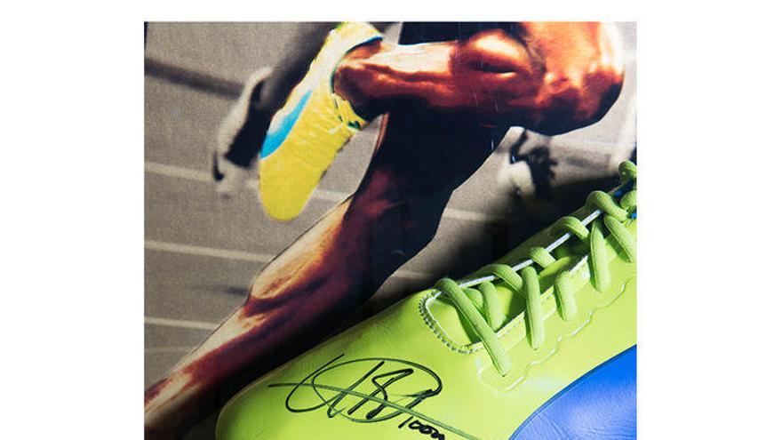 Pagan 16.000 euros por una zapatilla firmada de Usain Bolt