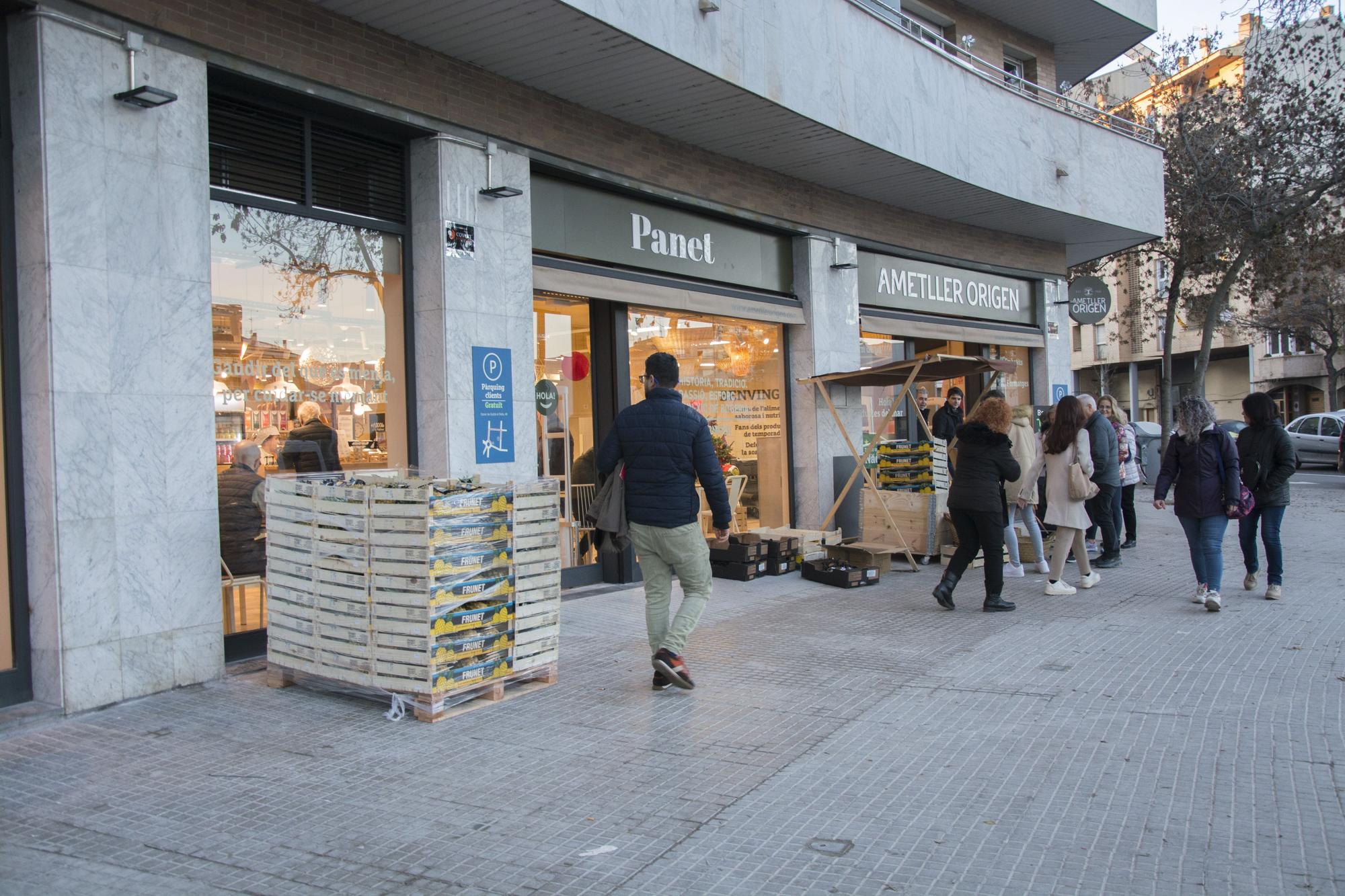 Així s'ha viscut l'obertura de l'Ametller Origen a la plaça de la Creu de Manresa