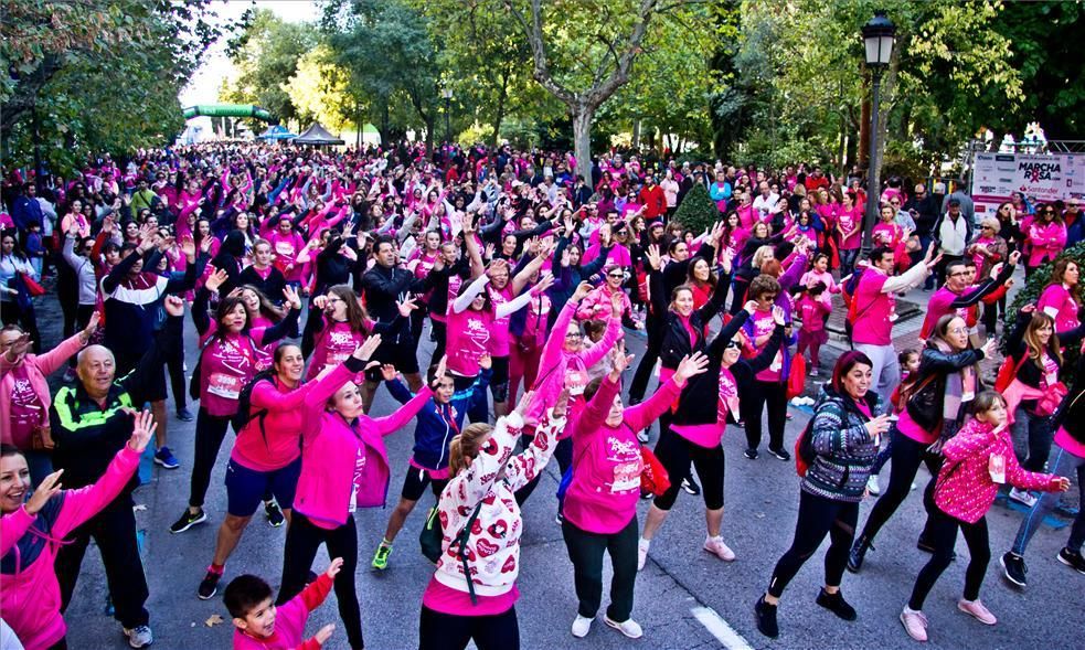 Las imágenes de la marcha y la carrera rosa de Cáceres