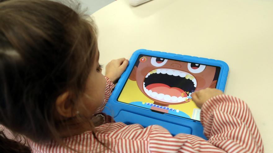L'aplicació interactiva 'Nico, el doctor pelut' treballa aspectes com la higiene dental