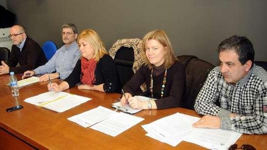 Representantes de las centrales sindicales en la Audiencia.  // R. V.