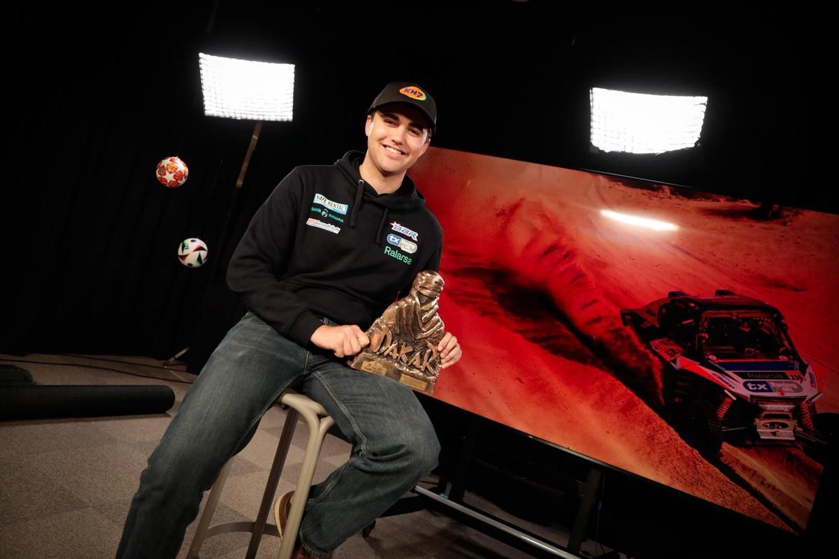 Pau Navarro, con el Touareg de campeón