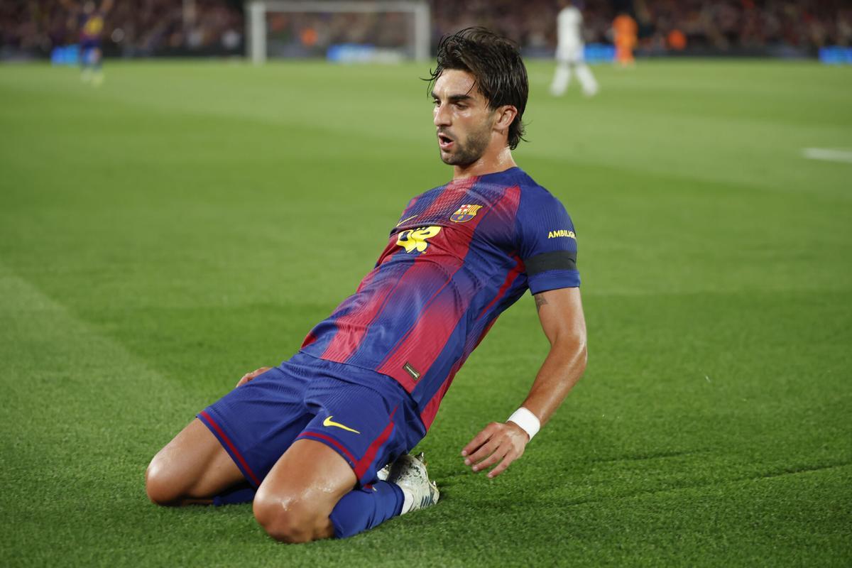 BARCELONA, 10/05/2026.- El delantero del FC Barcelona Ferrán Torres celebra su gol durante el encuentro correspondiente a la jornada 35 de LaLiga que FC Barcelona y Real Madrid disputan este domingo en el Camp Nou, en Barcelona. EFE/Andreu Dalmau