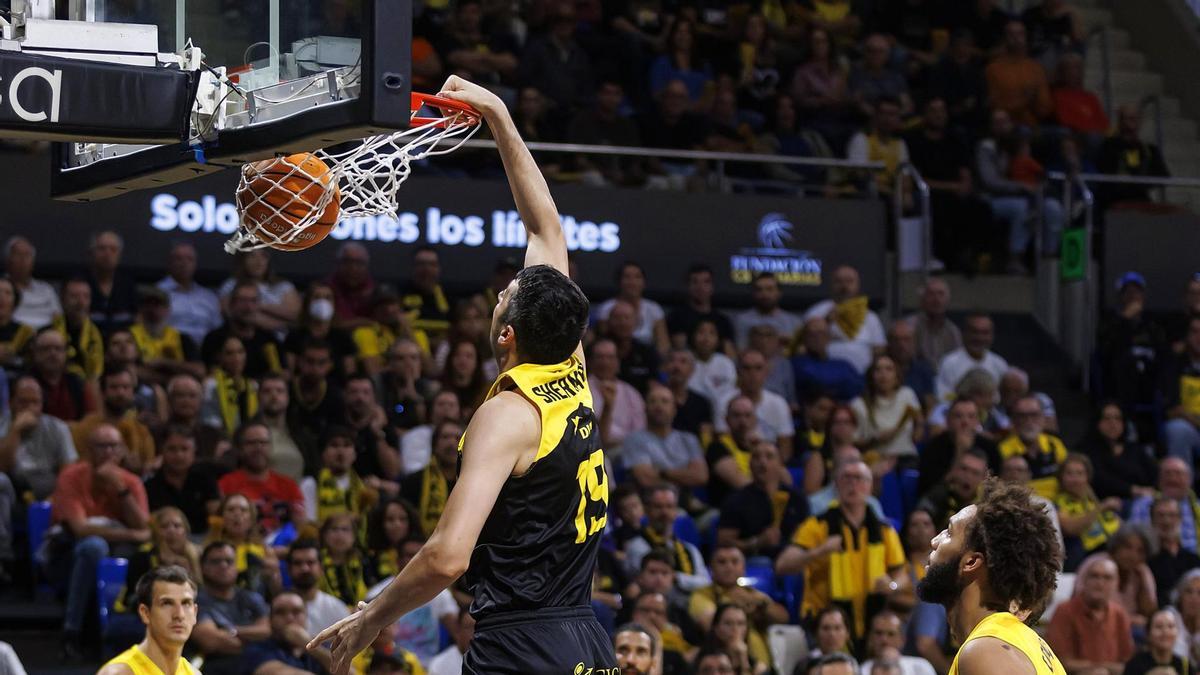 Shermadini anota frente al Granca en la pasada campaña.