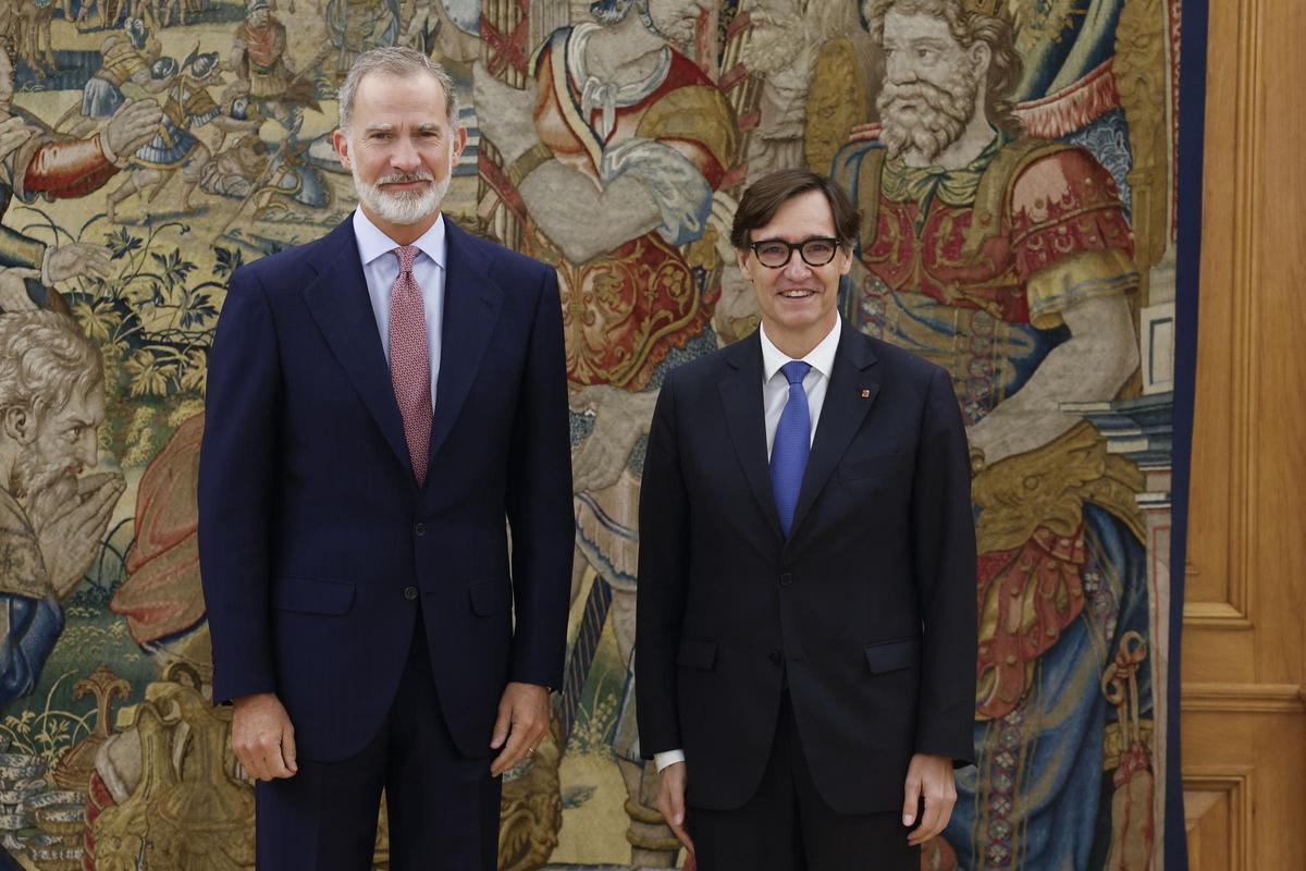 El Rey recibe a Salvador Illa en La Zarzuela | Fotos