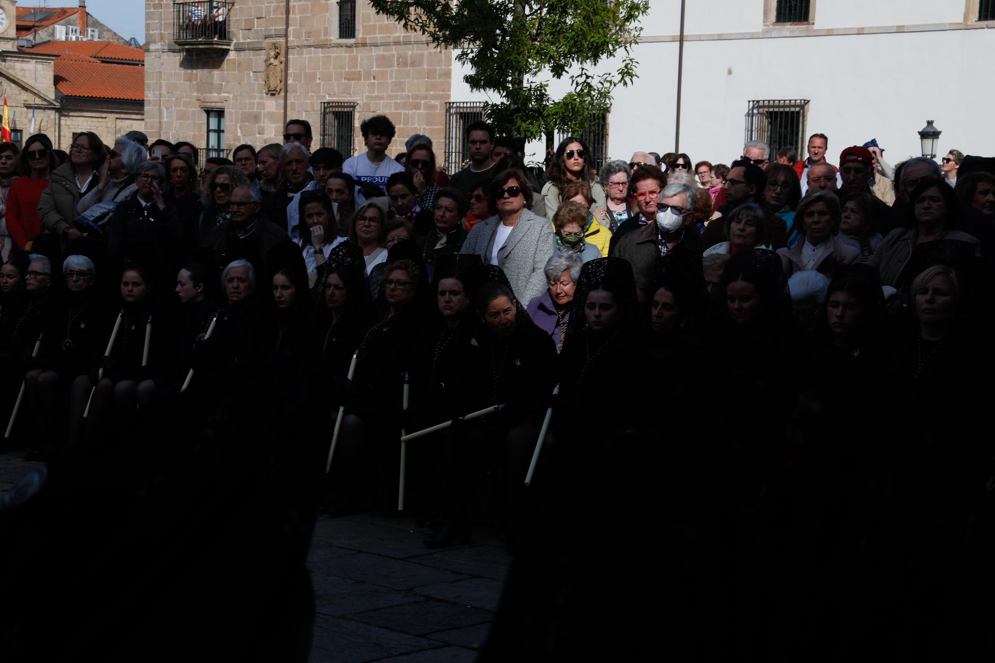 EN IMÁGENES: Emocionante sermón del Desenclavo y procesión del Santo Entierro