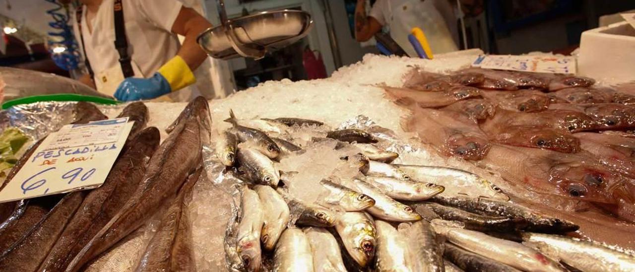 Sardinas a la venta en una pescadería avilesina.