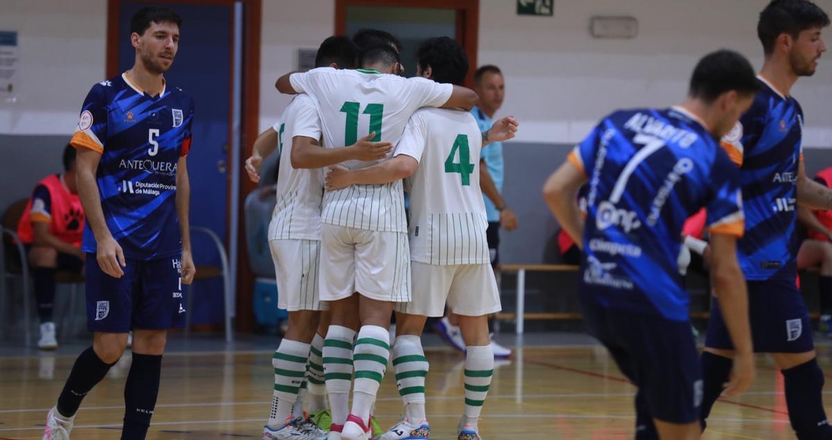 El Córdoba Futsal celebra uno de los tantos marcados en Cómpeta.