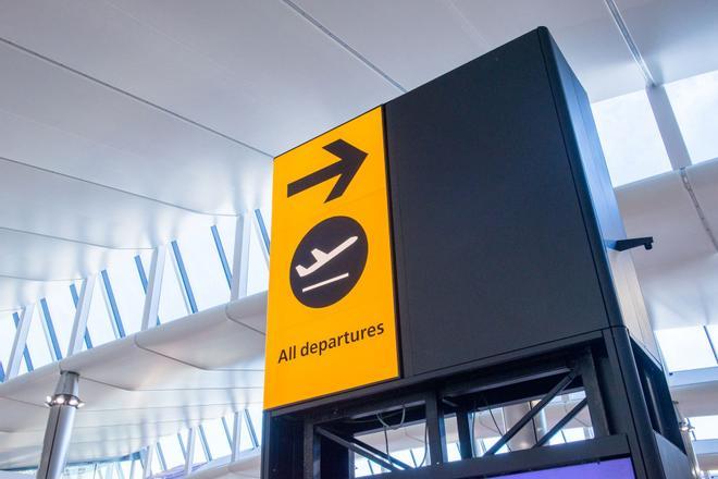 Más de 400 vuelos cancelados en Reino Unido por un fallo técnico en el control de tráfico aéreo