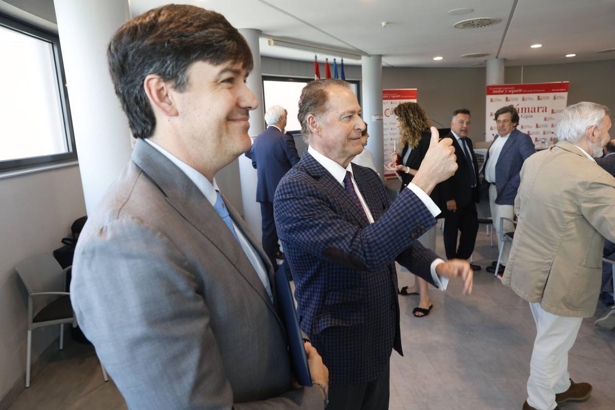 Inicio del plenario de la Cámara de Comercio de Gijón en donde se elegirá a Félix Baragaño como presidente.