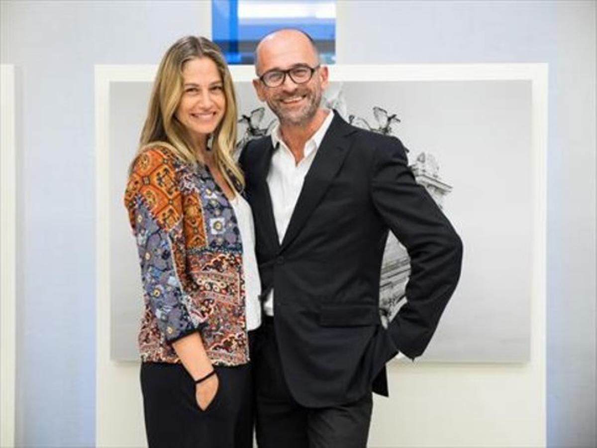 Martina Klein amb Carlos Puig Padilla, en la inauguració.