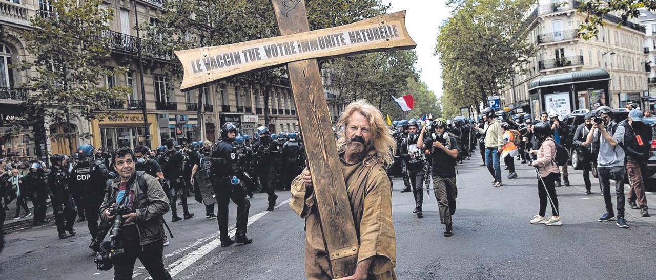 Protestas contra la vacunación en París.