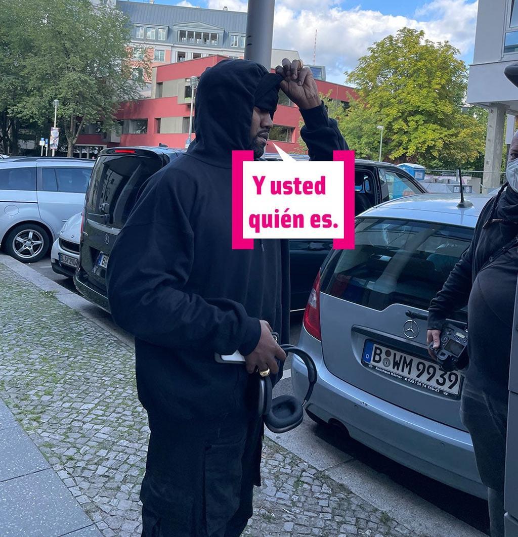 Kanye West con una máscara por Nueva York