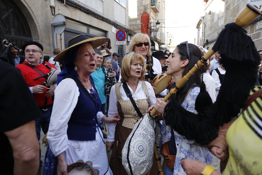 Masiva celebración de la explosión de las tropas napoleónicas de la villa.