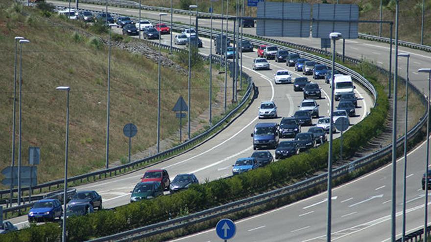 Tráfico prevé 140.000 desplazamientos de vehículos por las carreteras asturianas durante el puente festivo