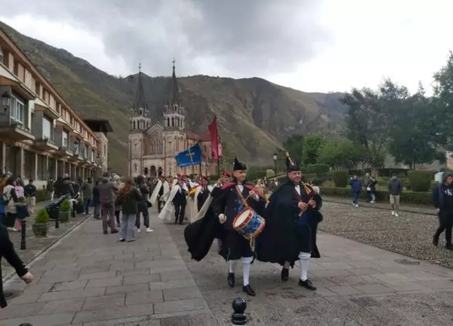 Reunión de caballeros de la Hermandad de Santo Toribio de Liébana en Cangas de Onís con un programa que aúna tradición, fe e historia