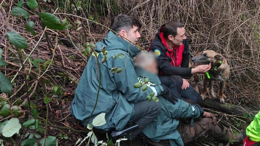 VÍDEO: Encuentran vivo en el bosque al octogenario desaparecido tras día y medio de búsqueda en Cudillero