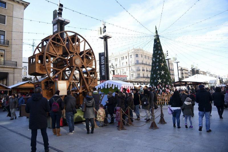 Ambiente navideño en la Plaza del Pilar