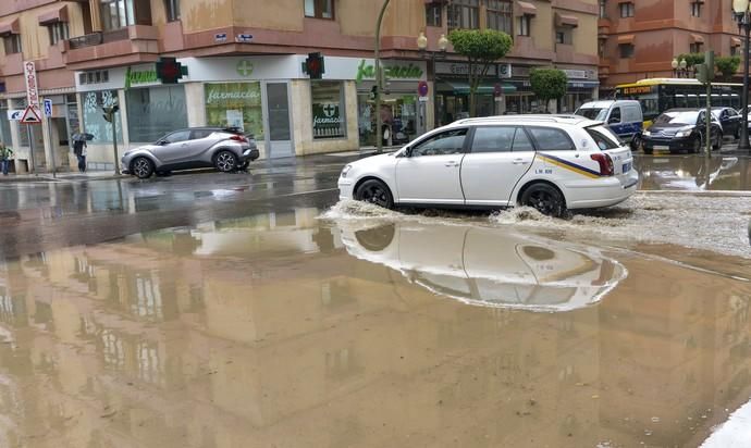 LAS PALMAS DE GRAN CANARIA. Lluvias en la ciudad de Las Palmas de Gran Canaria.  | 03/04/2019 | Fotógrafo: José Pérez Curbelo