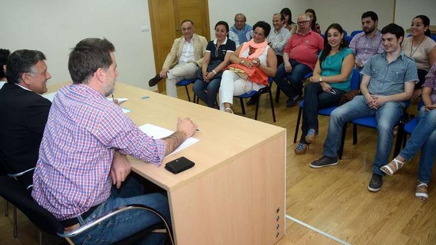 Telmo Martín y Jacobo Moreira presidieron la junta local del PP que se celebró ayer.